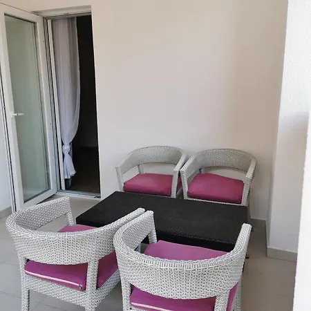Apartment Green Baska Voda