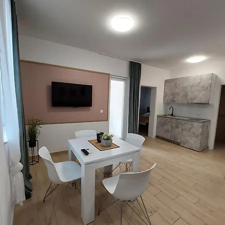 Apartment Green